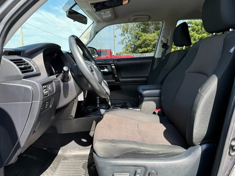 Used 2018 Toyota 4Runner TRD Off-Road w/ TRD Performance Package AWD/4WD image 10