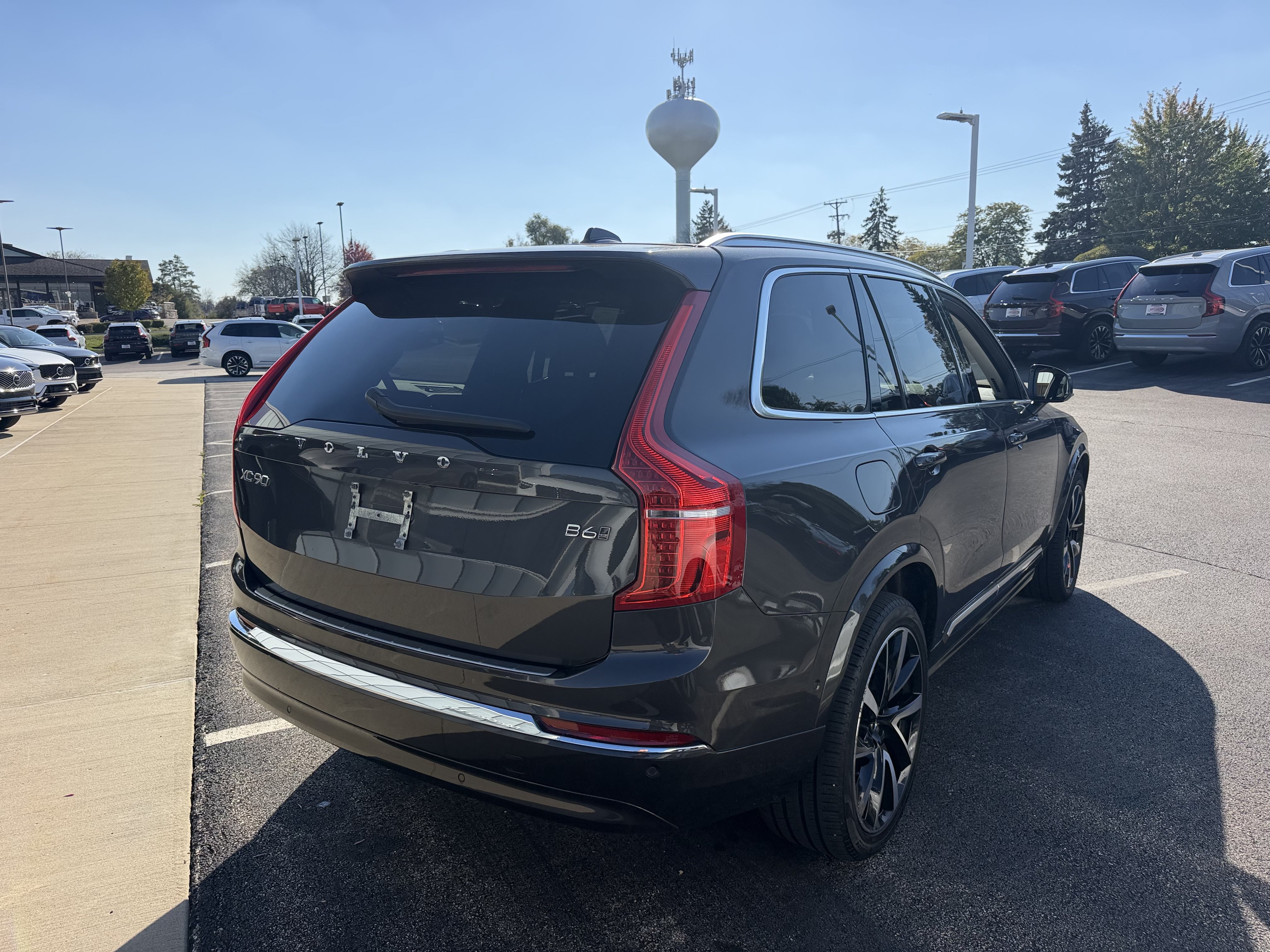 Used 2024 Volvo XC90 B6 Plus w/ Protection Package Premier AWD/4WD image 3
