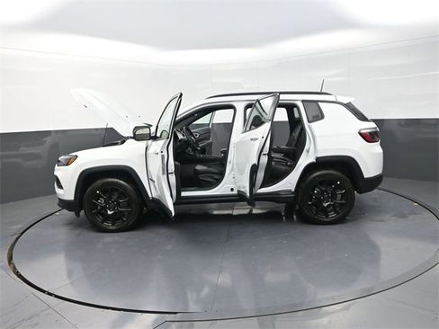 New 2026 Jeep Compass Latitude image 28