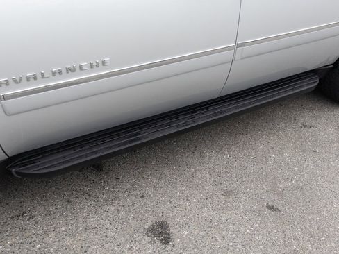 Used 2013 Chevrolet Avalanche LTZ image 11