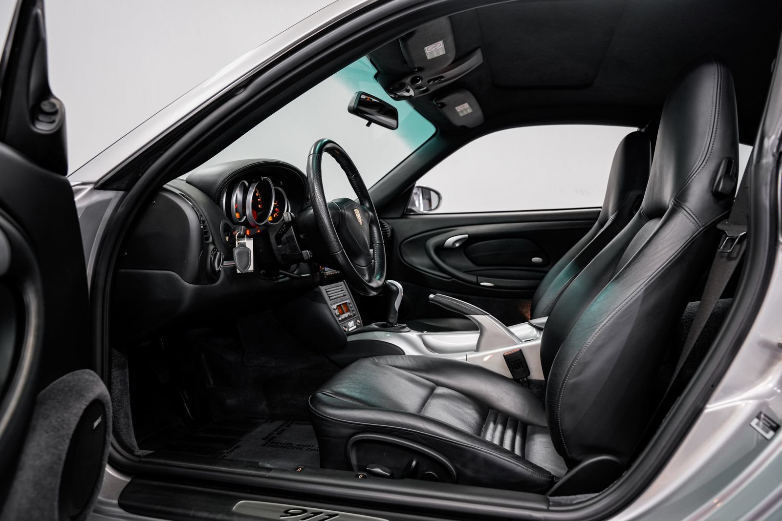Used 2004 Porsche 911 40th Anniversary RWD image 19