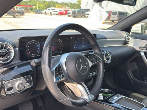 Used 2025 Mercedes-Benz CLA 250 image 34