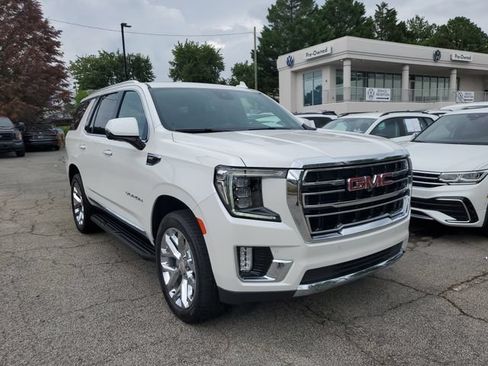 Used 2023 GMC Yukon SLT w/ SLT Luxury Package AWD/4WD image 3