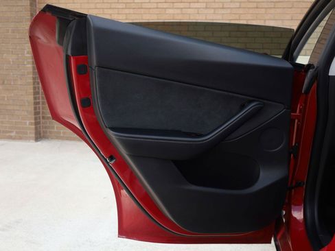 Used 2021 Tesla Model Y 2WD image 19