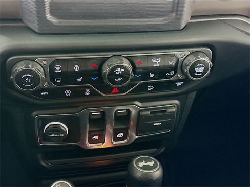 Used 2020 Jeep Wrangler Sport image 9