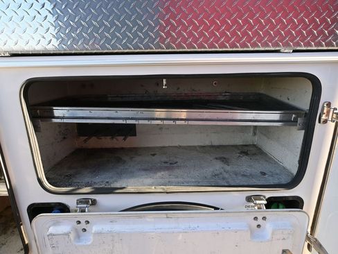 Used 2012 Ford F550 4x4 SuperCab Super Duty w/ Payload Upgrade Pkg image 45