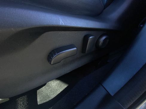 Used 2023 Subaru Forester Touring image 12