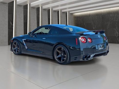 Used 2015 Nissan GT-R Black Edition image 4