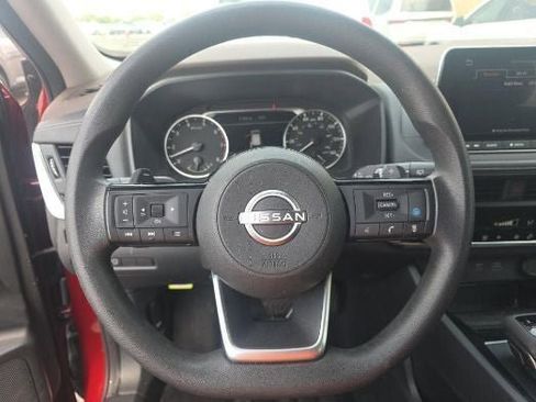 Used 2023 Nissan Rogue SV image 12