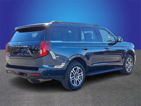 Used 2025 Ford Expedition Active image 4