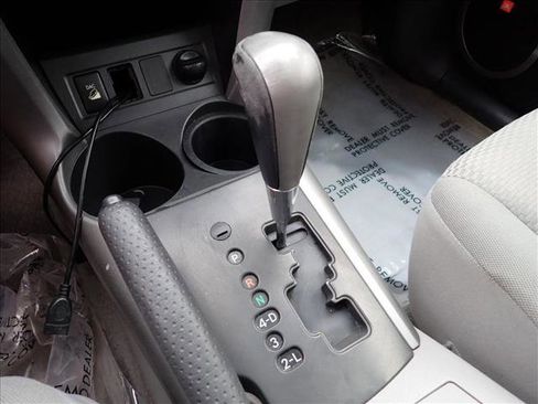 Used 2008 Toyota RAV4 Limited AWD/4WD image 21