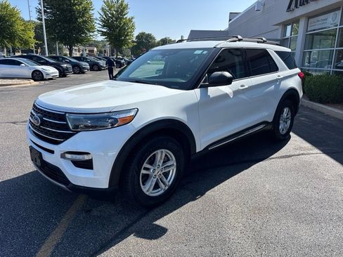Used 2020 Ford Explorer XLT w/ Equipment Group 202A AWD/4WD image 4