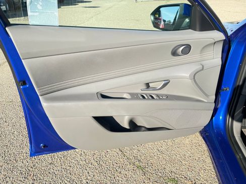 Used 2025 Hyundai Elantra SEL image 20