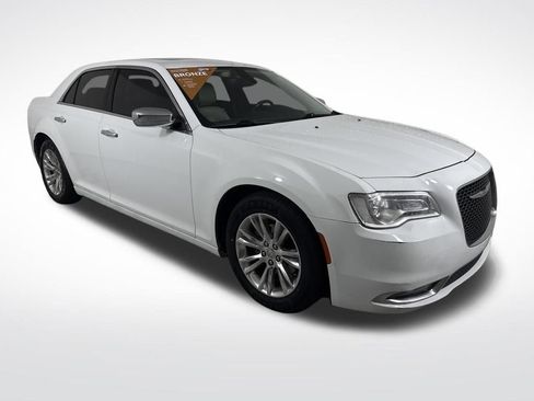 Used 2016 Chrysler 300 C RWD image 1