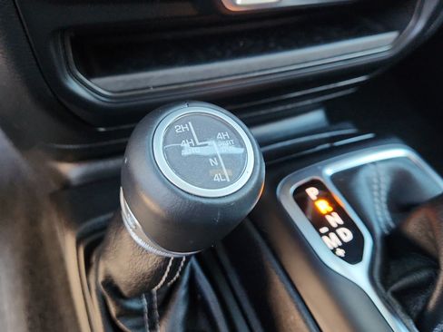 Used 2021 Jeep Gladiator Overland w/ Popular Equipment Package AWD/4WD image 27