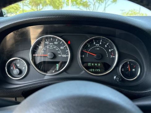 Used 2014 Jeep Wrangler Unlimited Sahara w/ Connectivity Group AWD/4WD image 22
