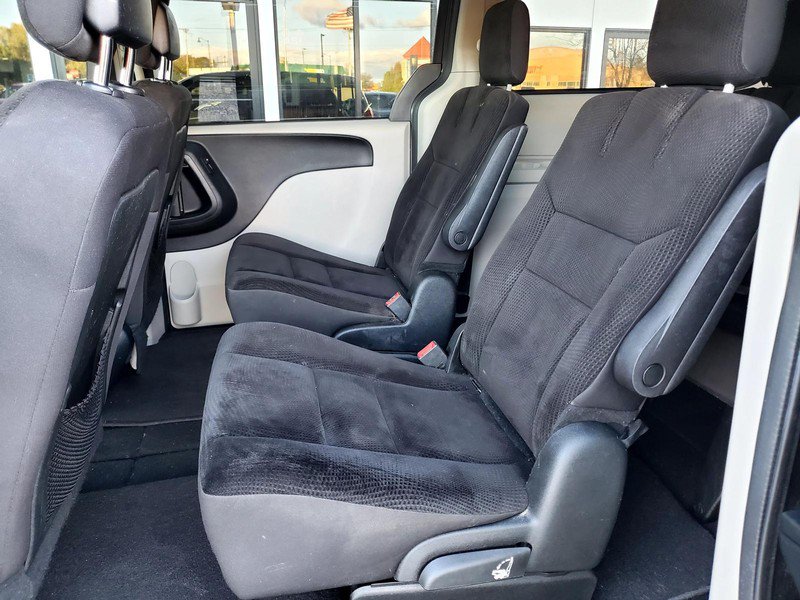 Used 2018 Dodge Grand Caravan SE w/ UConnect Hands-Free Group FWD image 16