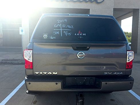 Used 2019 Nissan Titan SV w/ SV Convenience Package AWD/4WD image 11