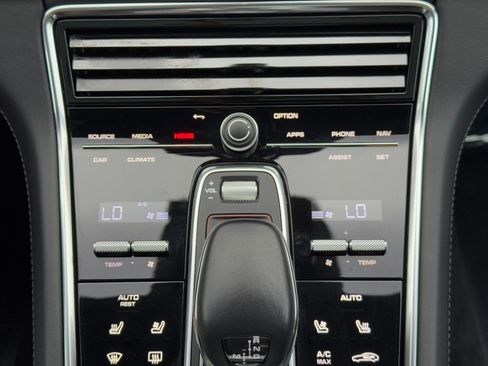 Used 2022 Porsche Panamera 4S w/ Premium Package image 33