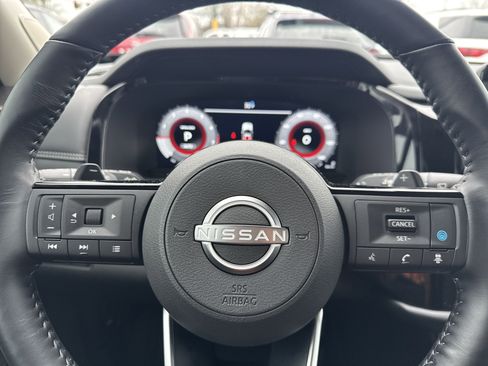 Used 2024 Nissan Pathfinder Platinum image 15