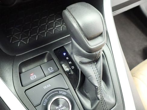 Used 2022 Toyota RAV4 XLE w/ Convenience Package AWD/4WD image 40