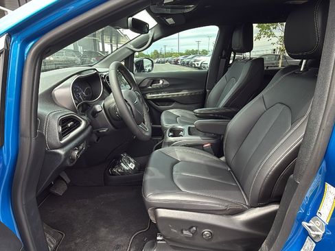 New 2026 Chrysler Pacifica Select image 10