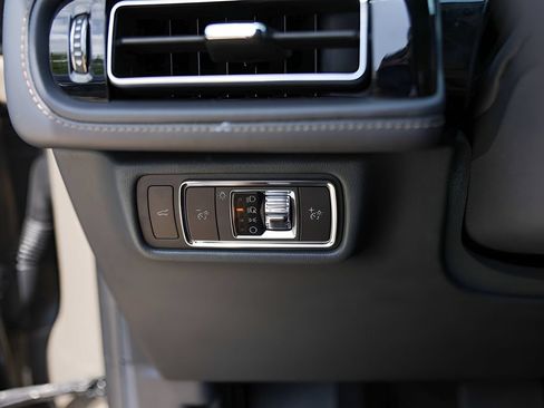Used 2025 Lincoln Aviator 2WD image 14