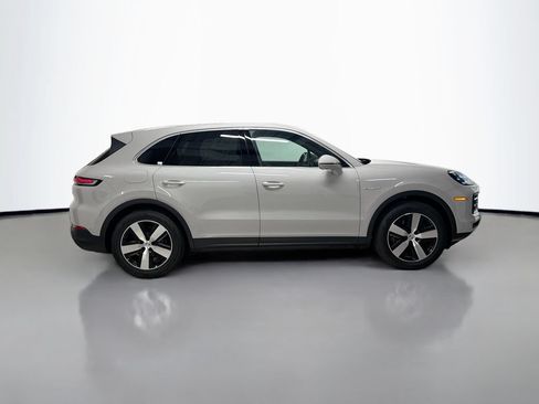 Certified 2025 Porsche Cayenne E-Hybrid AWD/4WD image 8