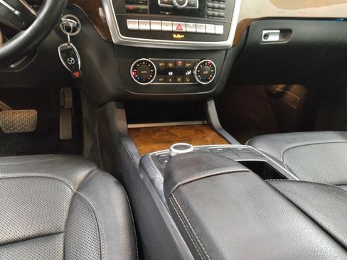 Used 2015 Mercedes-Benz GL 450 4MATIC w/ Lighting Package image 26