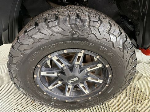 Used 2017 Toyota Tacoma SR5 w/ Tow Package image 11