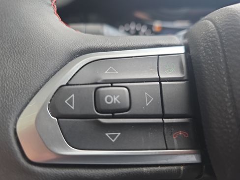 Used 2025 Jeep Compass Trailhawk AWD/4WD image 17