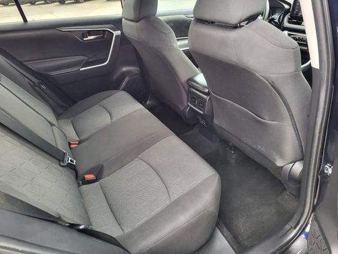 Used 2022 Toyota RAV4 XLE FWD image 11