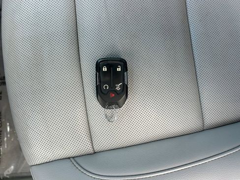 Used 2023 GMC Acadia SLT image 33