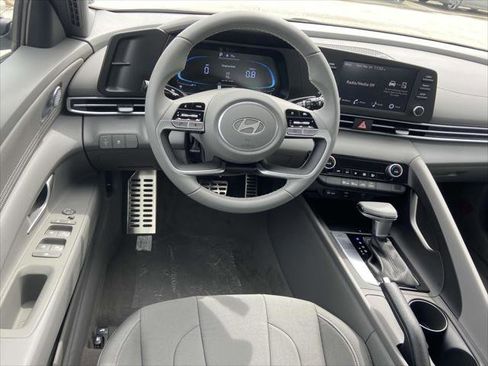 New 2025 Hyundai Elantra Sport image 7