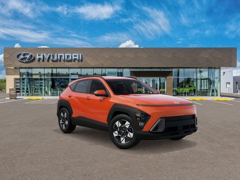 Used 2025 Hyundai Kona SEL FWD image 2