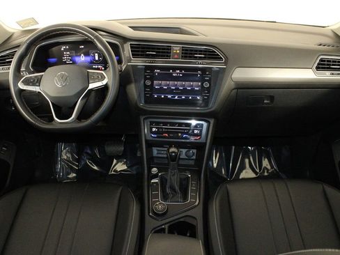 Used 2024 Volkswagen Tiguan SE image 27