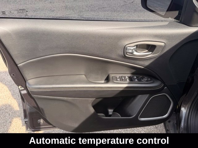 Used 2020 Jeep Compass Latitude w/ Popular Equipment Group FWD image 5