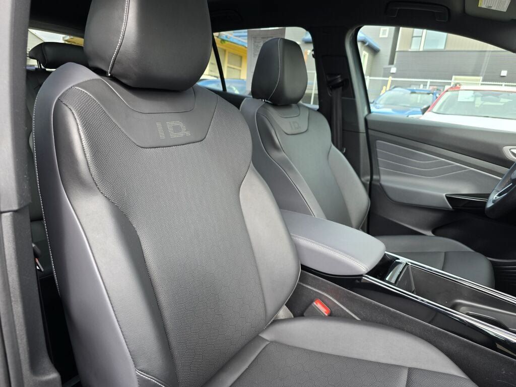 Used 2023 Volkswagen ID.4 Pro S AWD/4WD image 10