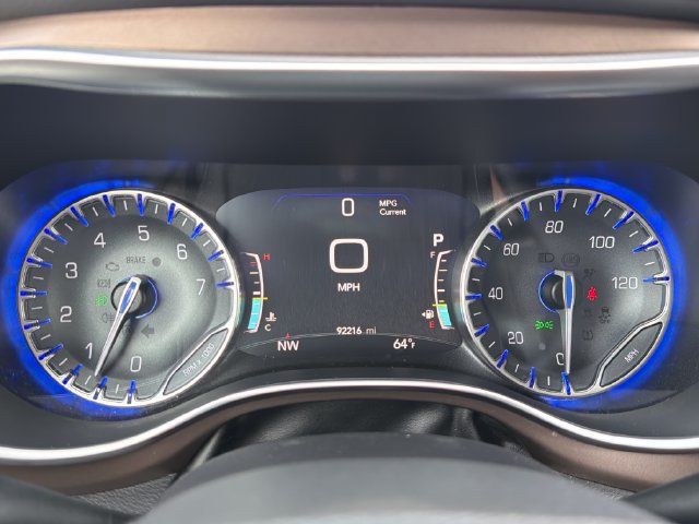 Used 2018 Chrysler Pacifica Touring-L Plus FWD image 11
