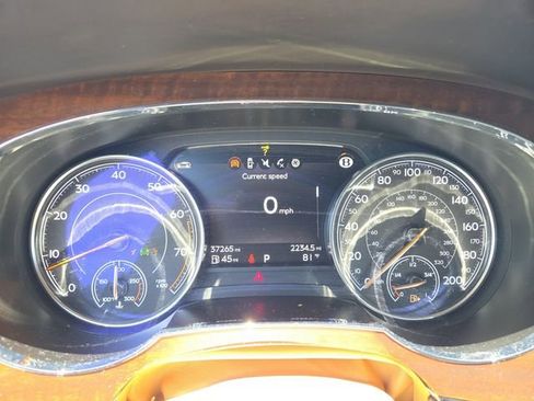 Used 2018 Bentley Bentayga Activity image 19