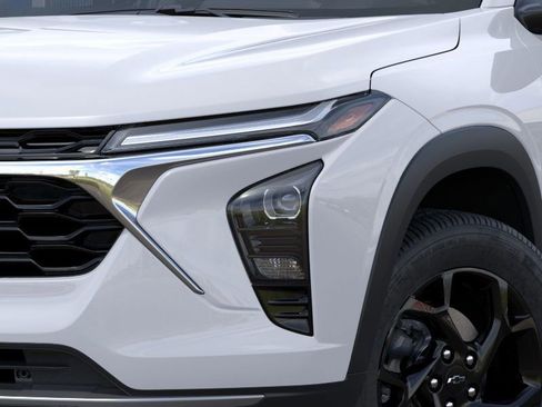New 2026 Chevrolet Trax LT w/ Midnight Edition FWD image 10