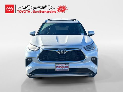 Certified 2025 Toyota Highlander Platinum AWD/4WD image 8