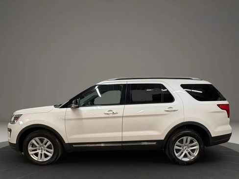 Used 2018 Ford Explorer XLT w/ Equipment Group 202A image 5