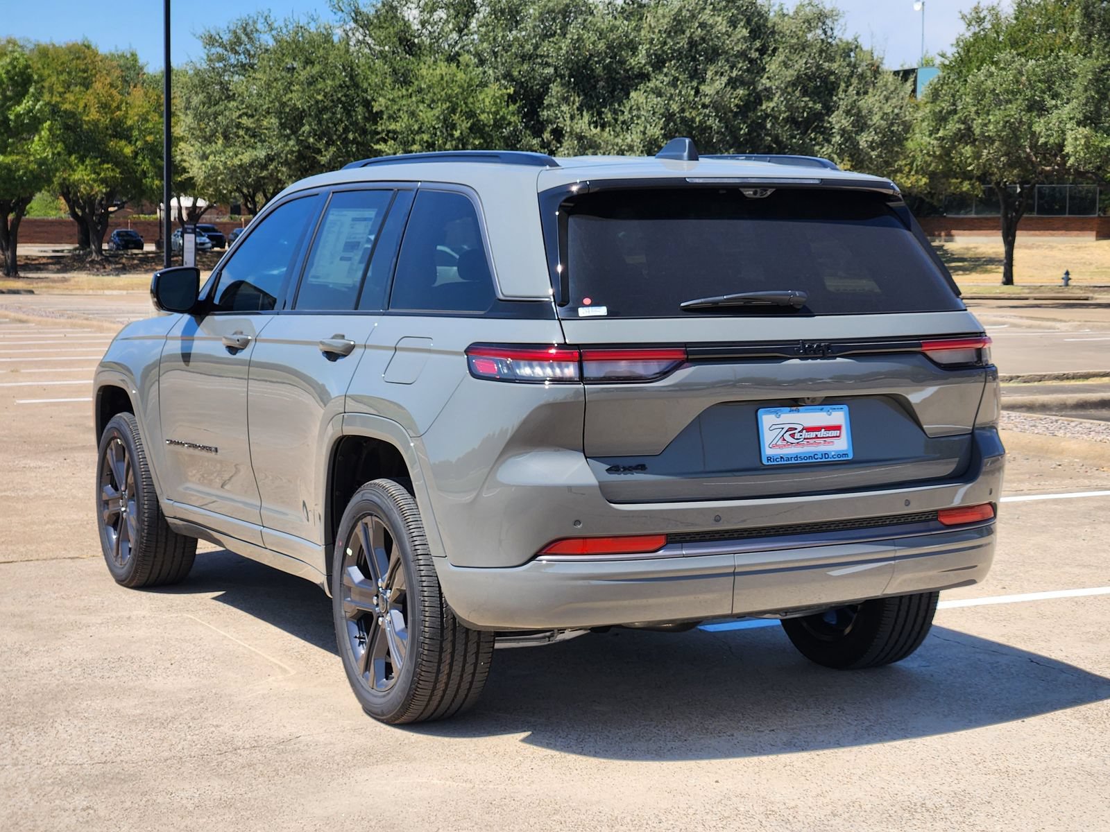 New 2027 Jeep Grand Cherokee Limited AWD/4WD image 4