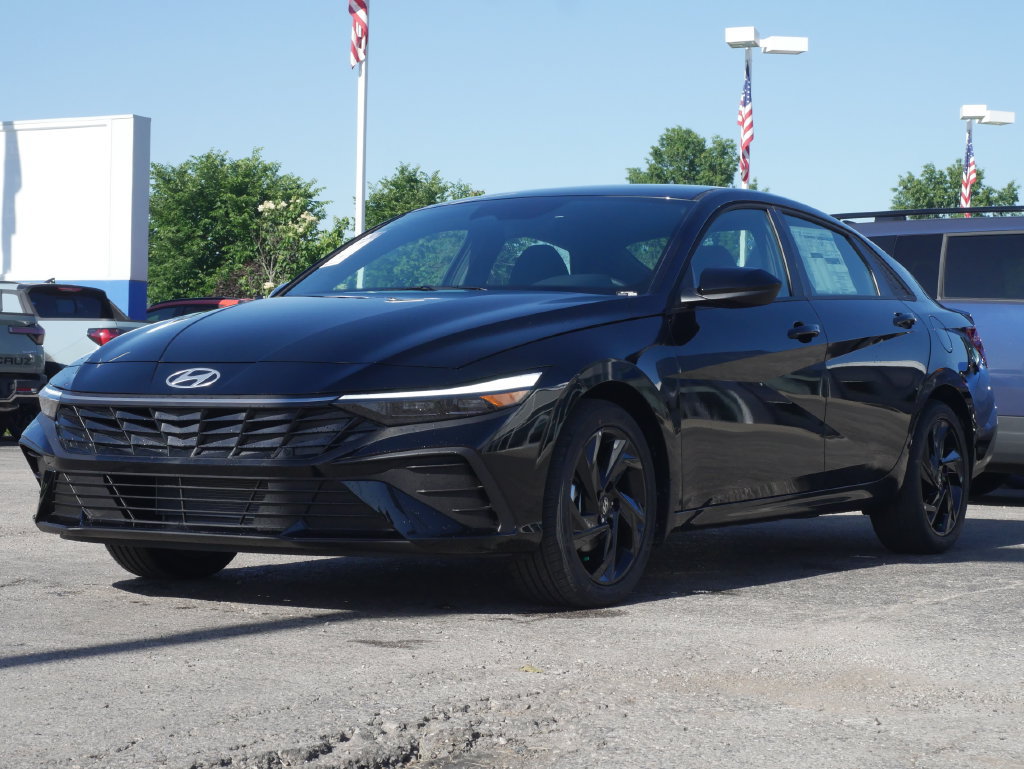 New 2026 Hyundai Elantra Sport FWD image 5