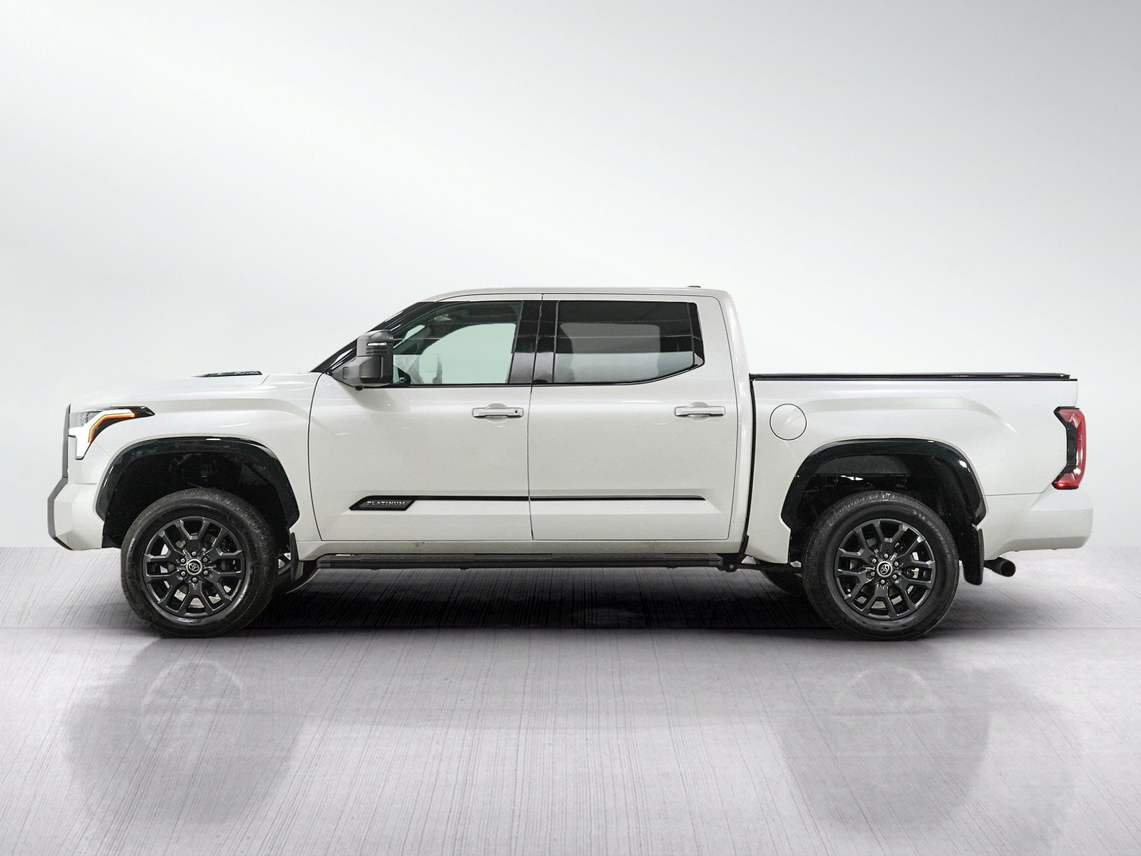 Used 2022 Toyota Tundra Platinum AWD/4WD image 2