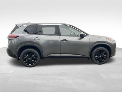 Used 2021 Nissan Rogue SV image 9