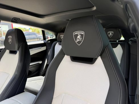 Used 2022 Lamborghini Urus AWD/4WD image 26