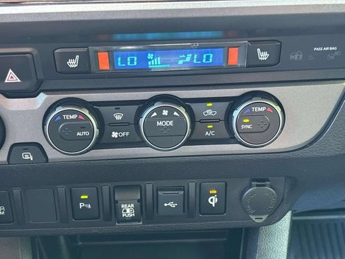 Used 2021 Toyota Tacoma TRD Off-Road w/ TRD Premium Off Road Package AWD/4WD image 24