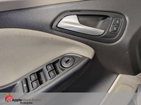 Used 2015 Ford Focus SE w/ SE Cold Weather Package FWD image 12